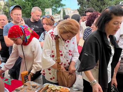 La manifestazione ha anche una finalit� benefica, visto che la vendita dei piatti (offerti in cambio di un contributo  libero) serve a raccogliere fondi da destinare all'Ospedale Pediatrico Giovanni XXIII